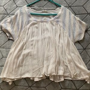 Super cute flowy top!